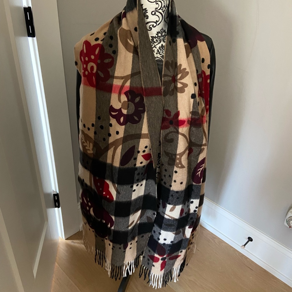 Burberry Floral Cashmere scarf